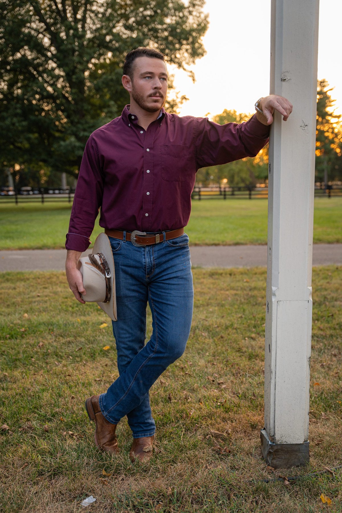 Man wearing the Grant western leather belt with jeans
