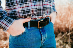 Man wearing Jennings black water buffalo belt with jeans
